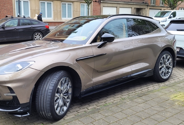 Aston Martin DBX707