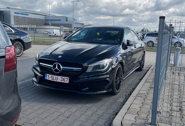 Mercedes-Benz CLA 45 AMG C117