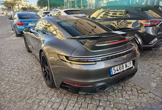 Porsche 992 Carrera 4 GTS