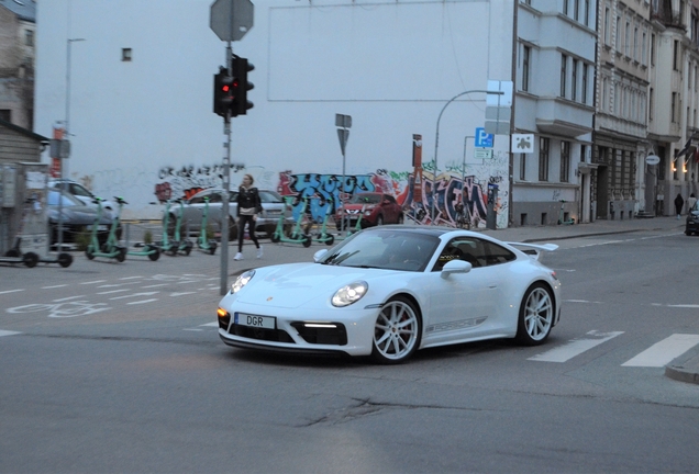 Porsche 992 Carrera 4 GTS