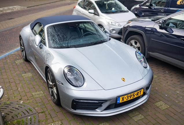 Porsche 992 Carrera 4S Cabriolet