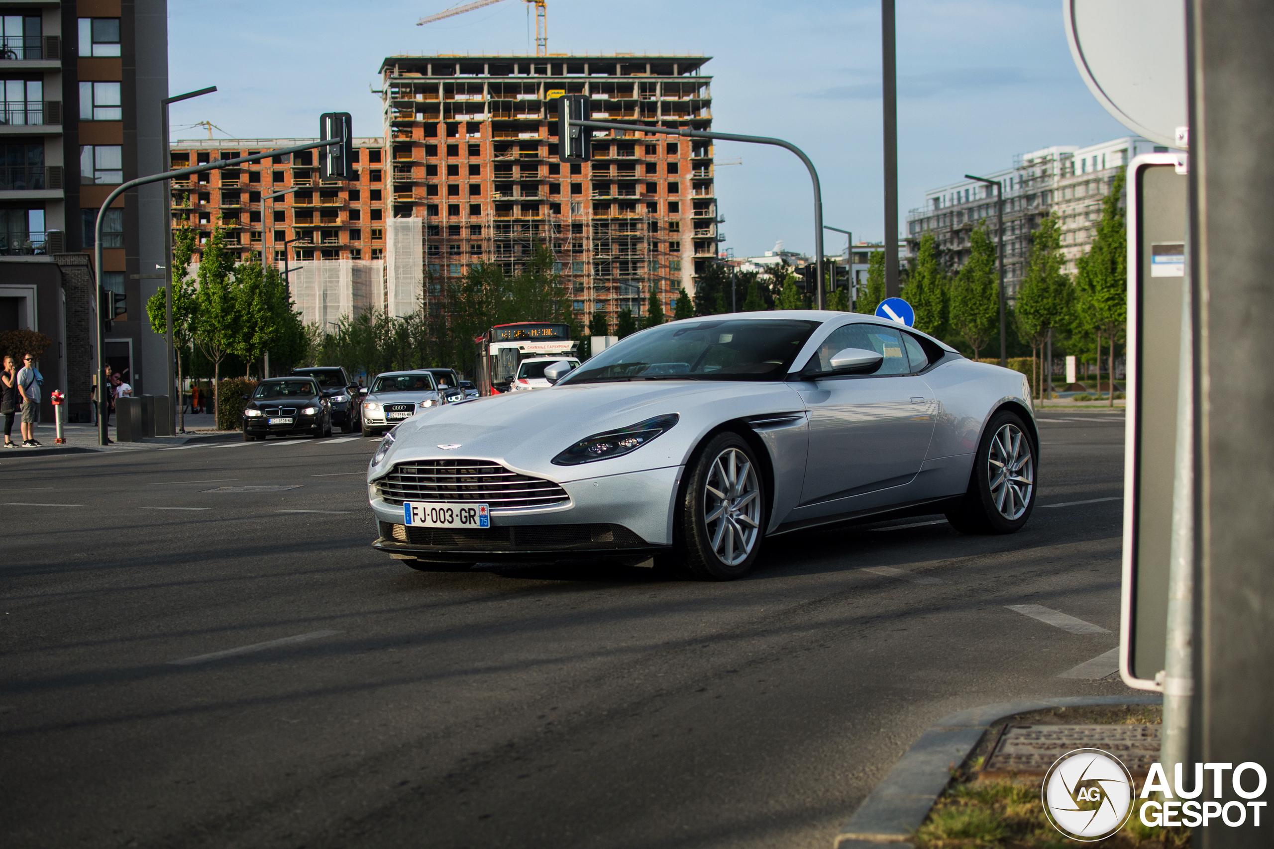 Aston Martin DB11 V8