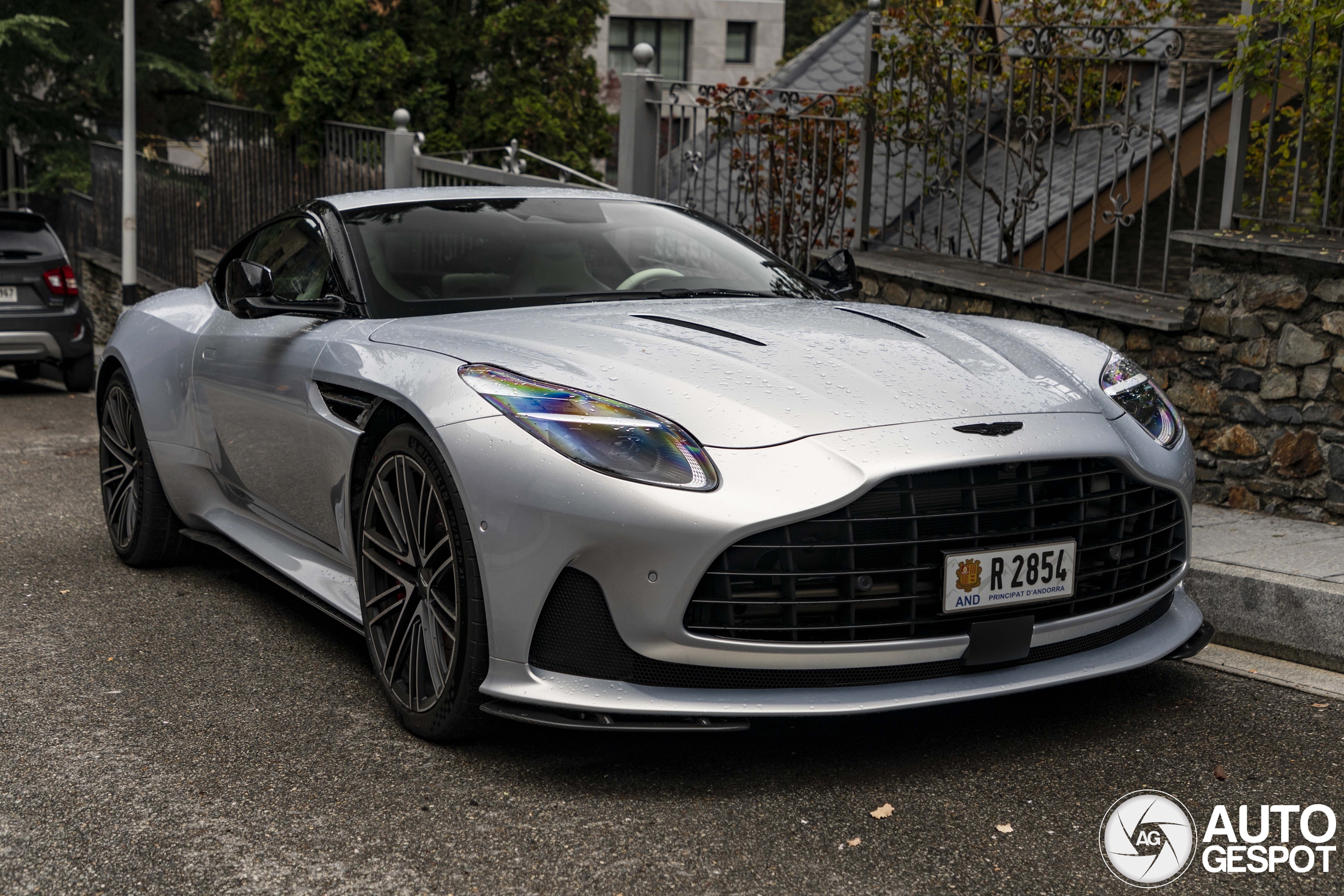 Aston Martin DB12