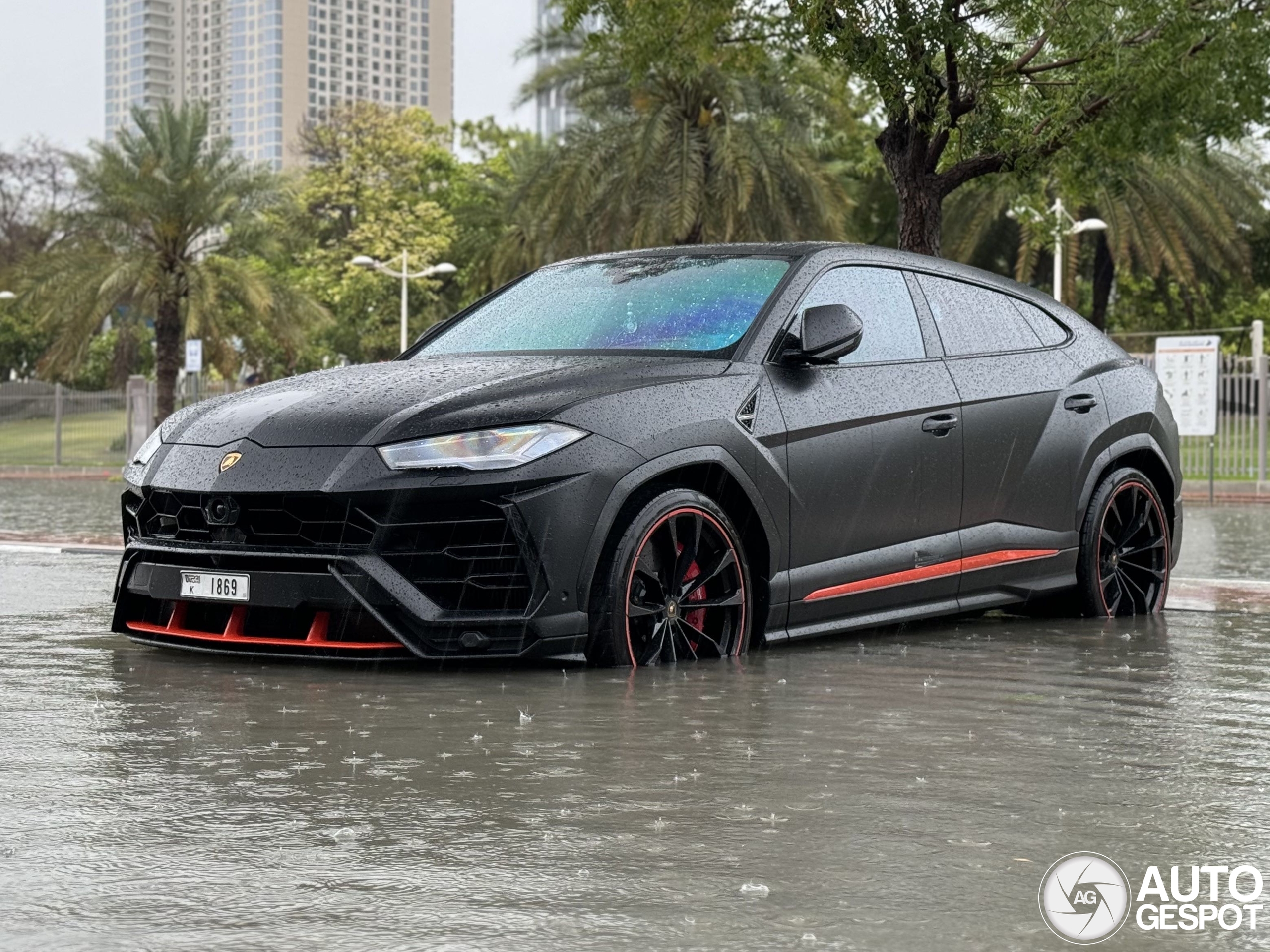 A bath for the Urus