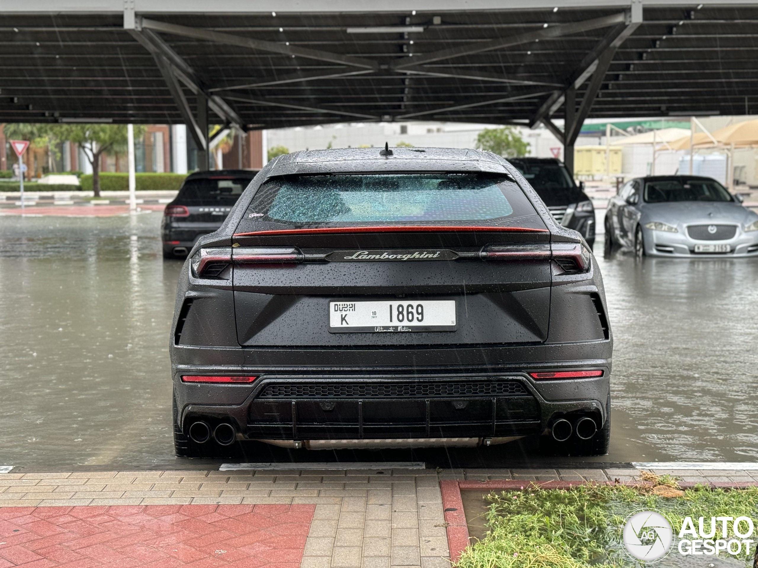 A bath for the Urus