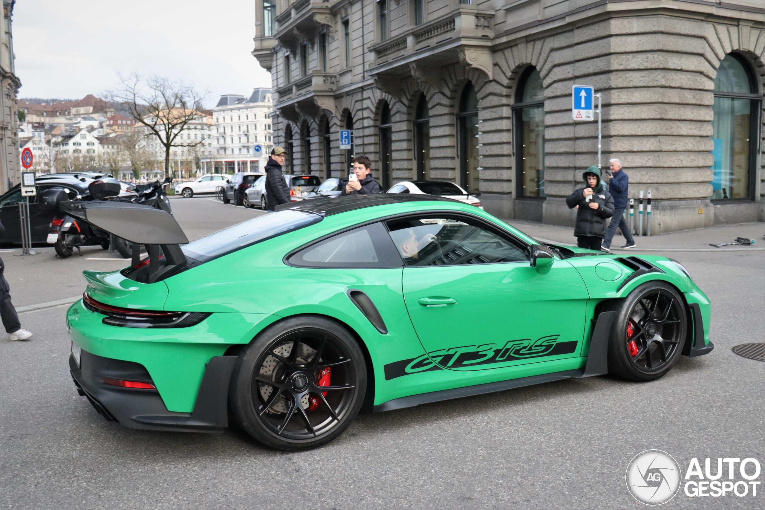 Porsche 992 GT3 RS Weissach Package