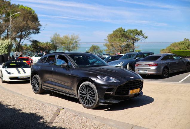 Aston Martin DBX707