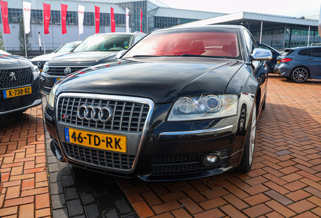 Audi S8 D3