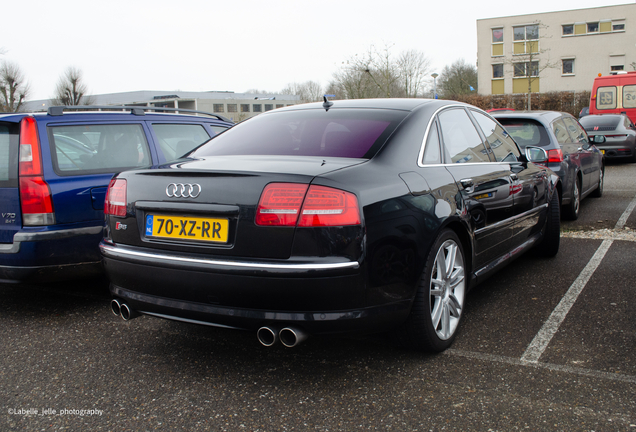 Audi S8 D3