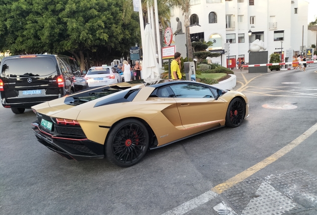 Lamborghini Aventador S LP740-4