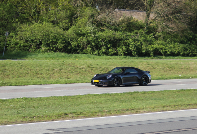 Porsche 992 Carrera 4S Cabriolet