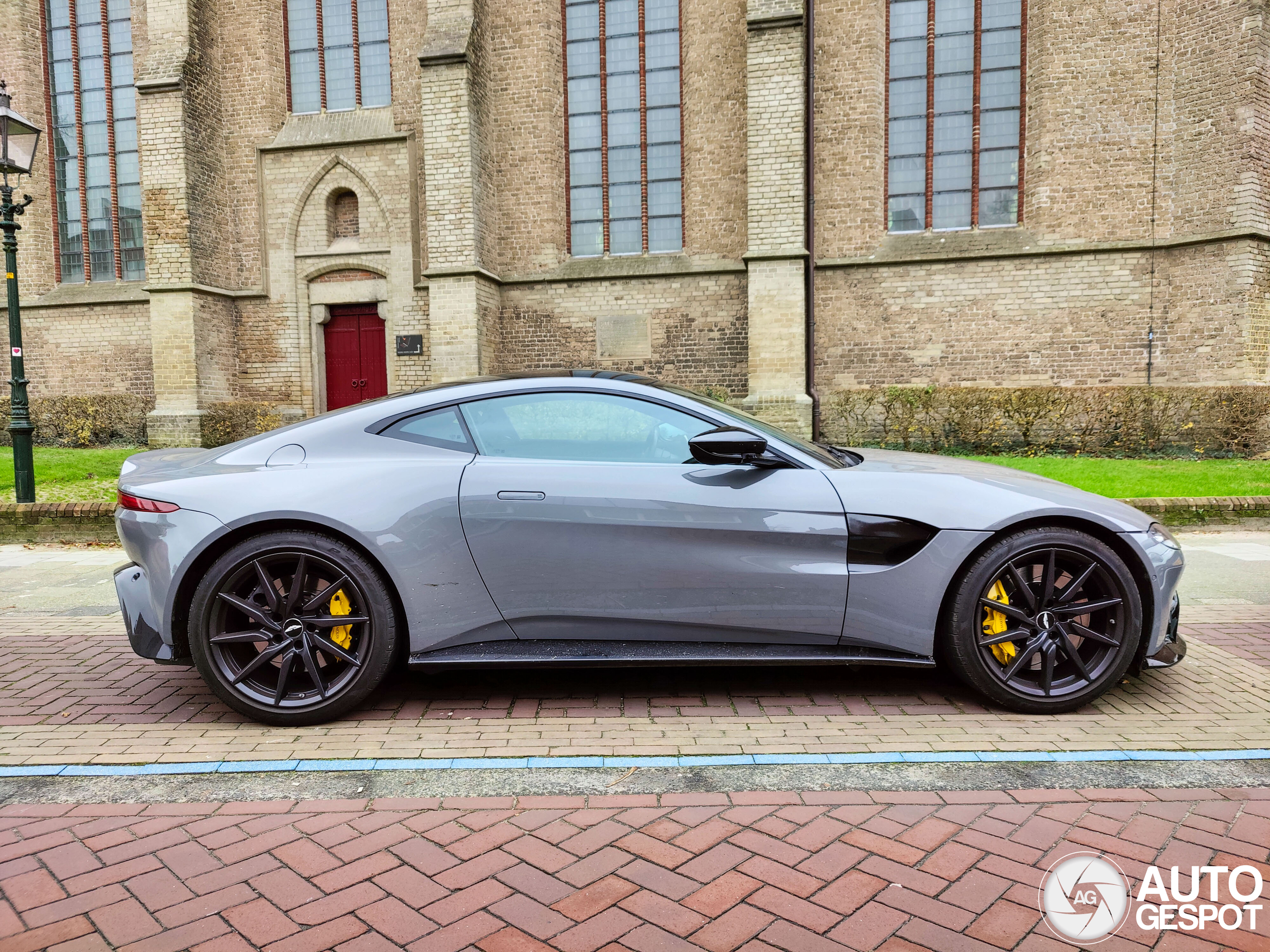 Aston Martin V8 Vantage 2018