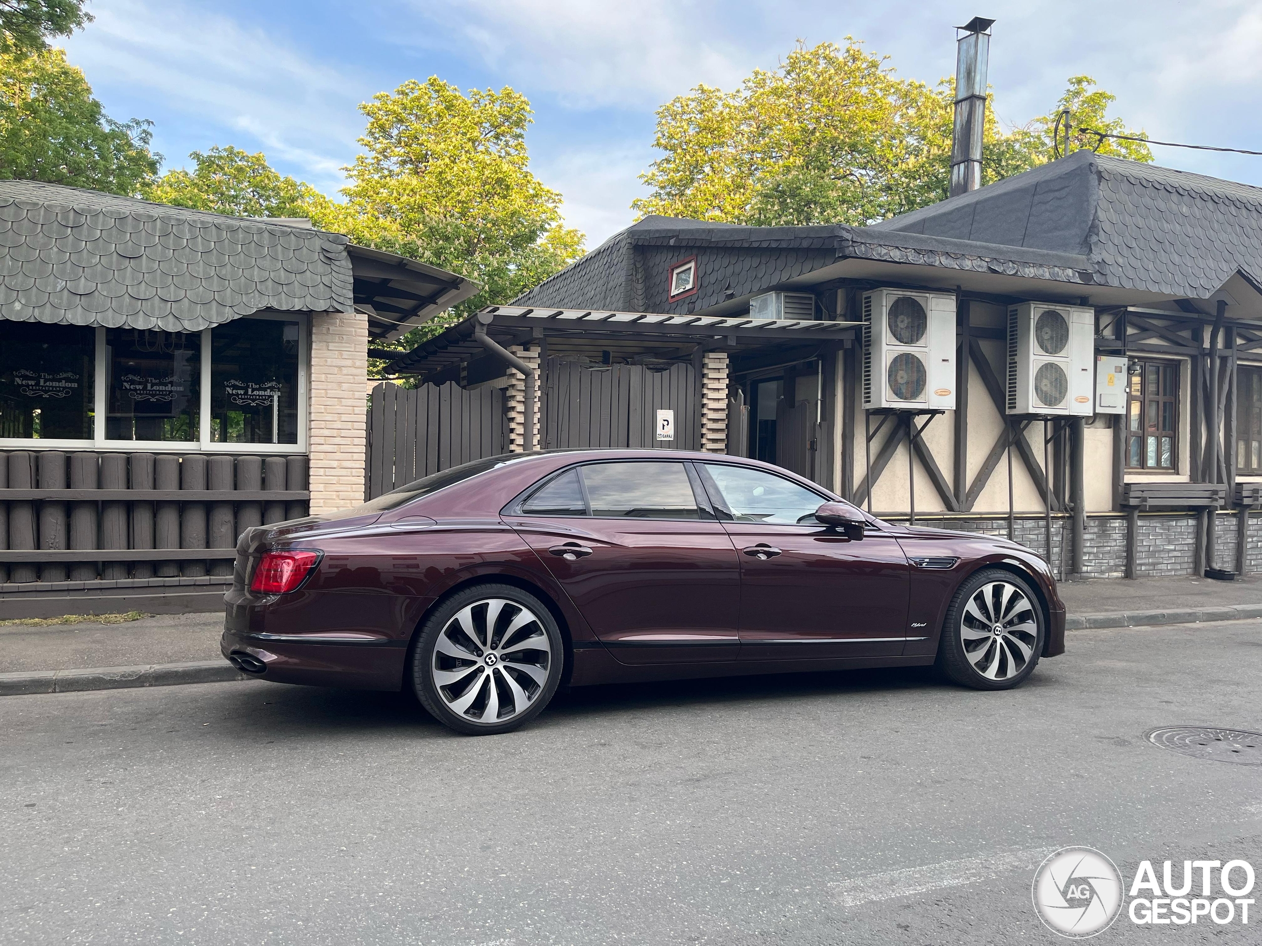 Bentley Flying Spur Hybrid