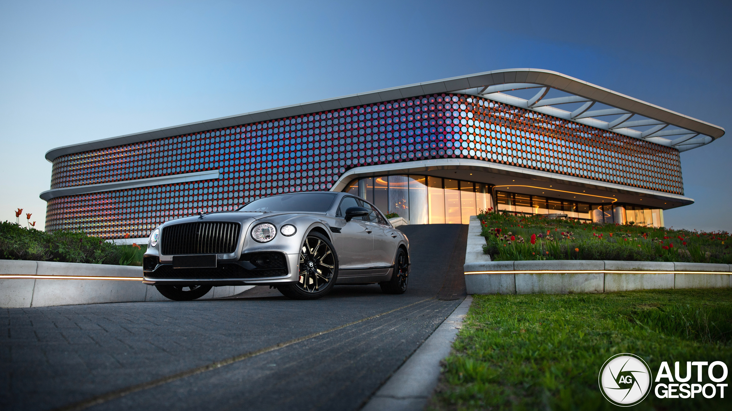 Bentley Flying Spur Hybrid S