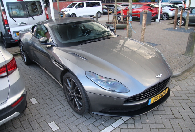 Aston Martin DB11 V8