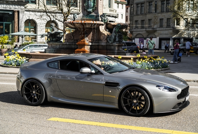 Aston Martin V8 Vantage 2012