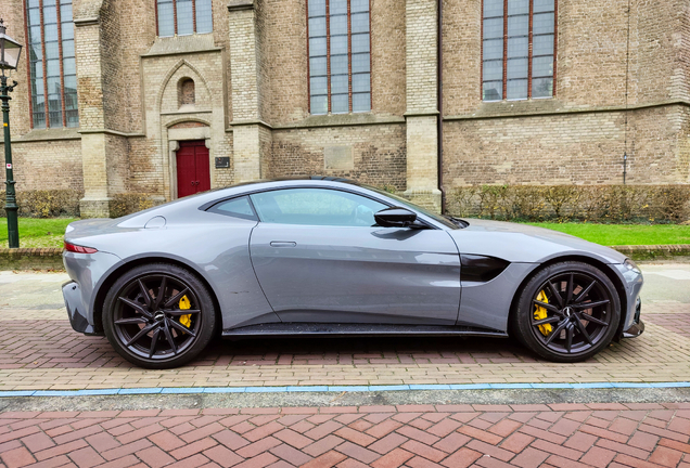 Aston Martin V8 Vantage 2018