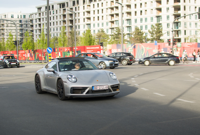 Porsche 992 Carrera 4 GTS