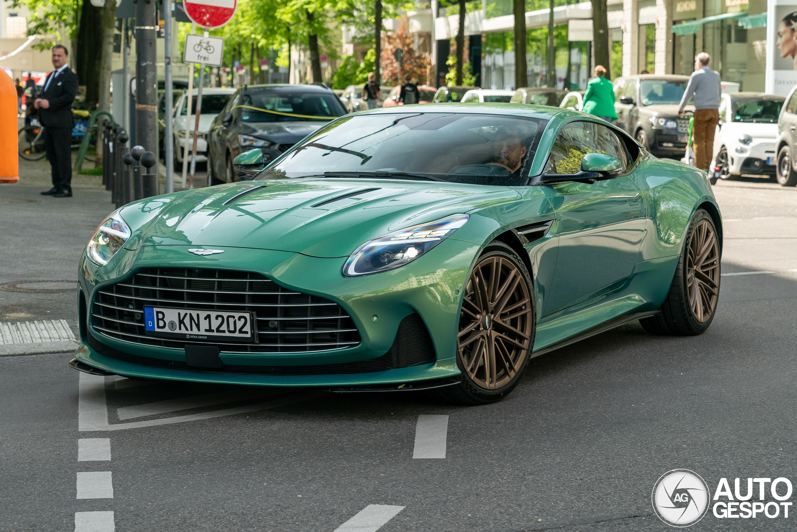 Aston Martin DB12