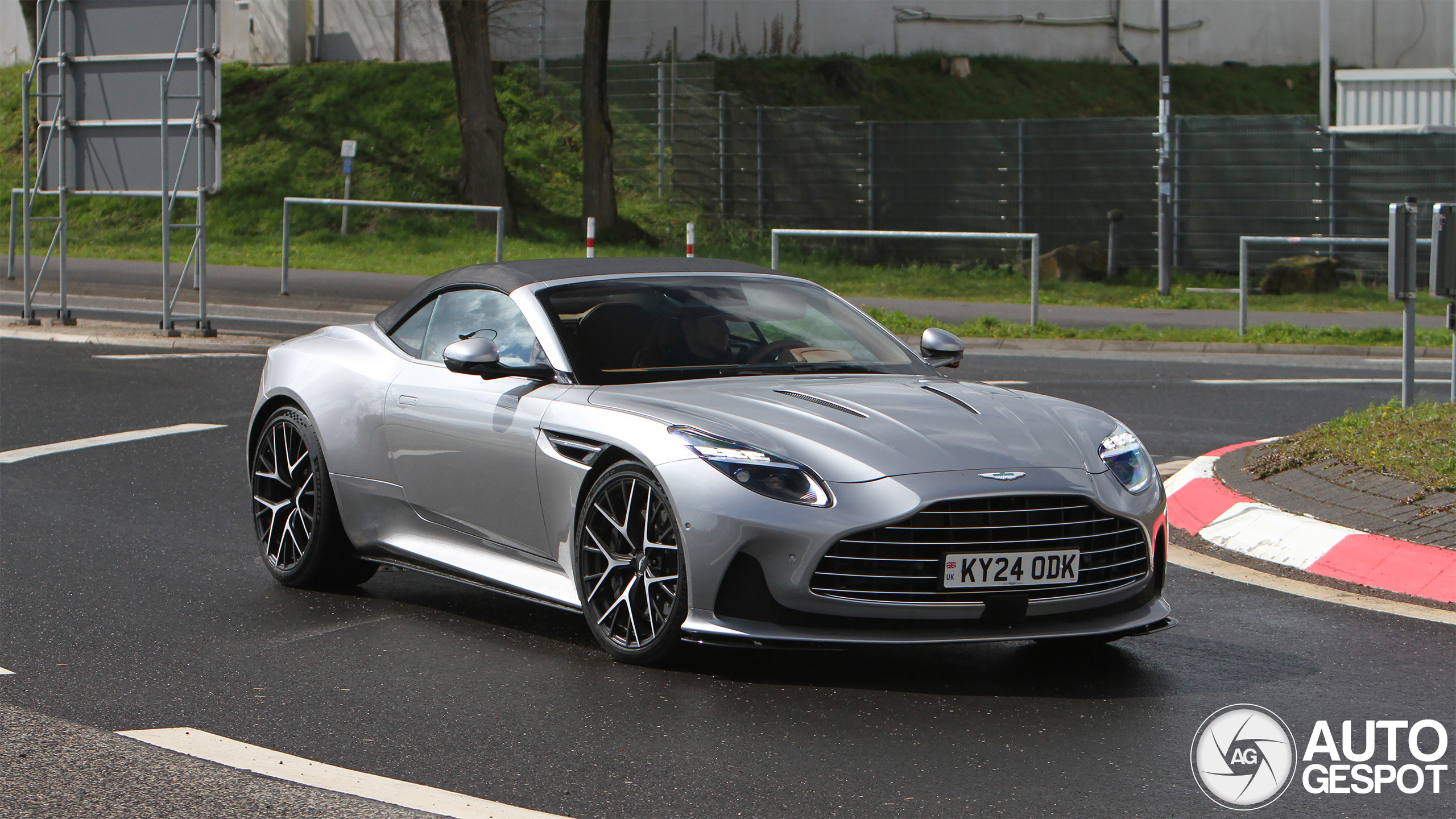 Aston Martin DB12 Volante