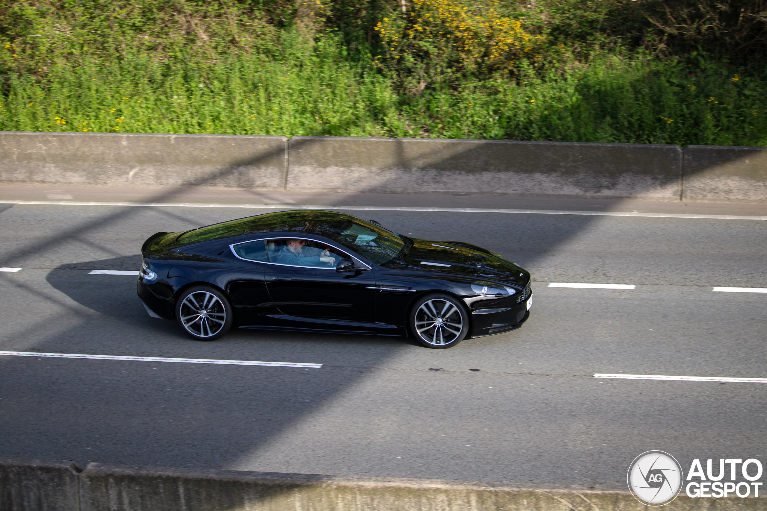 Aston Martin DBS Carbon Black Edition