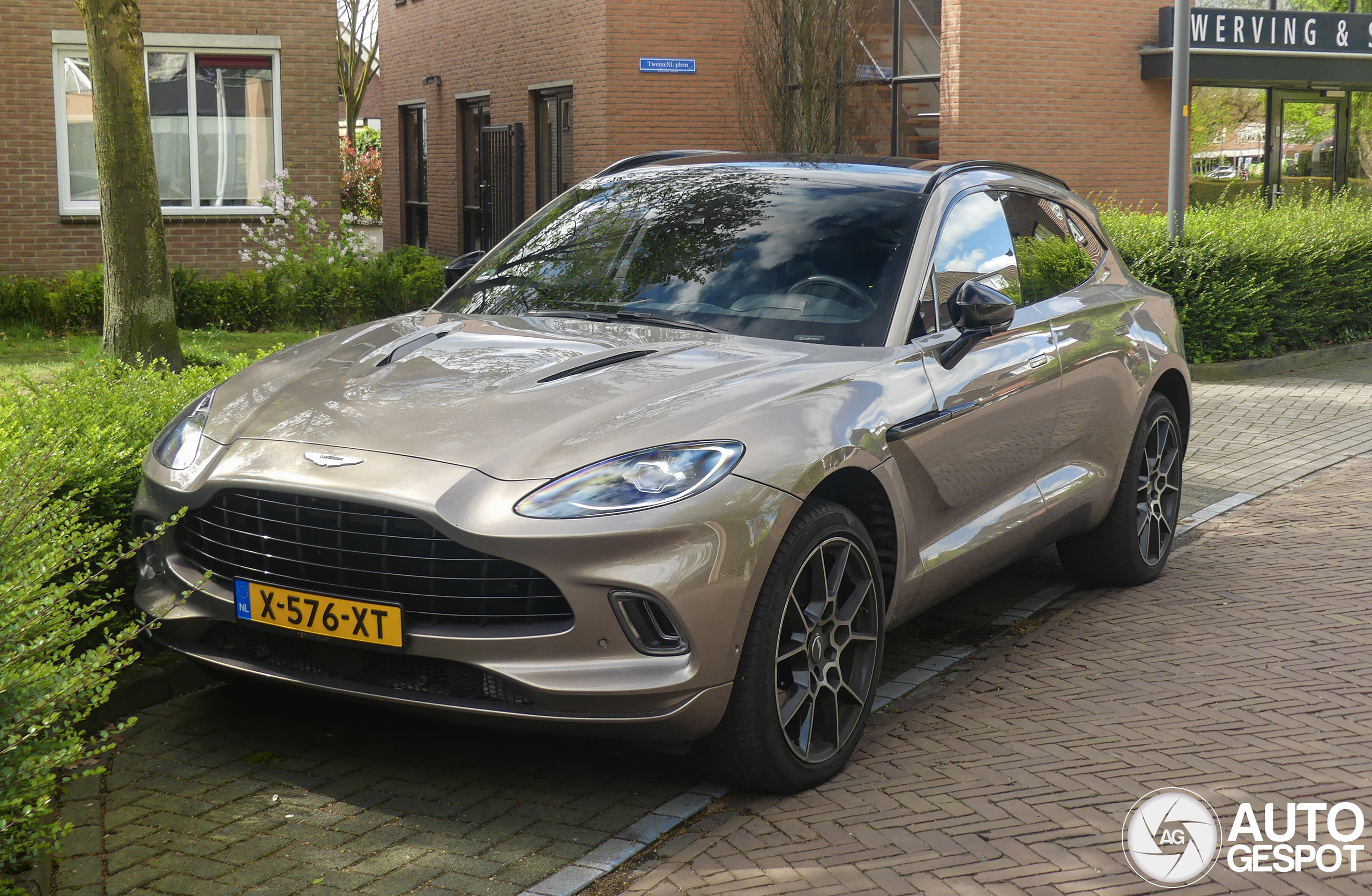 Aston Martin DBX