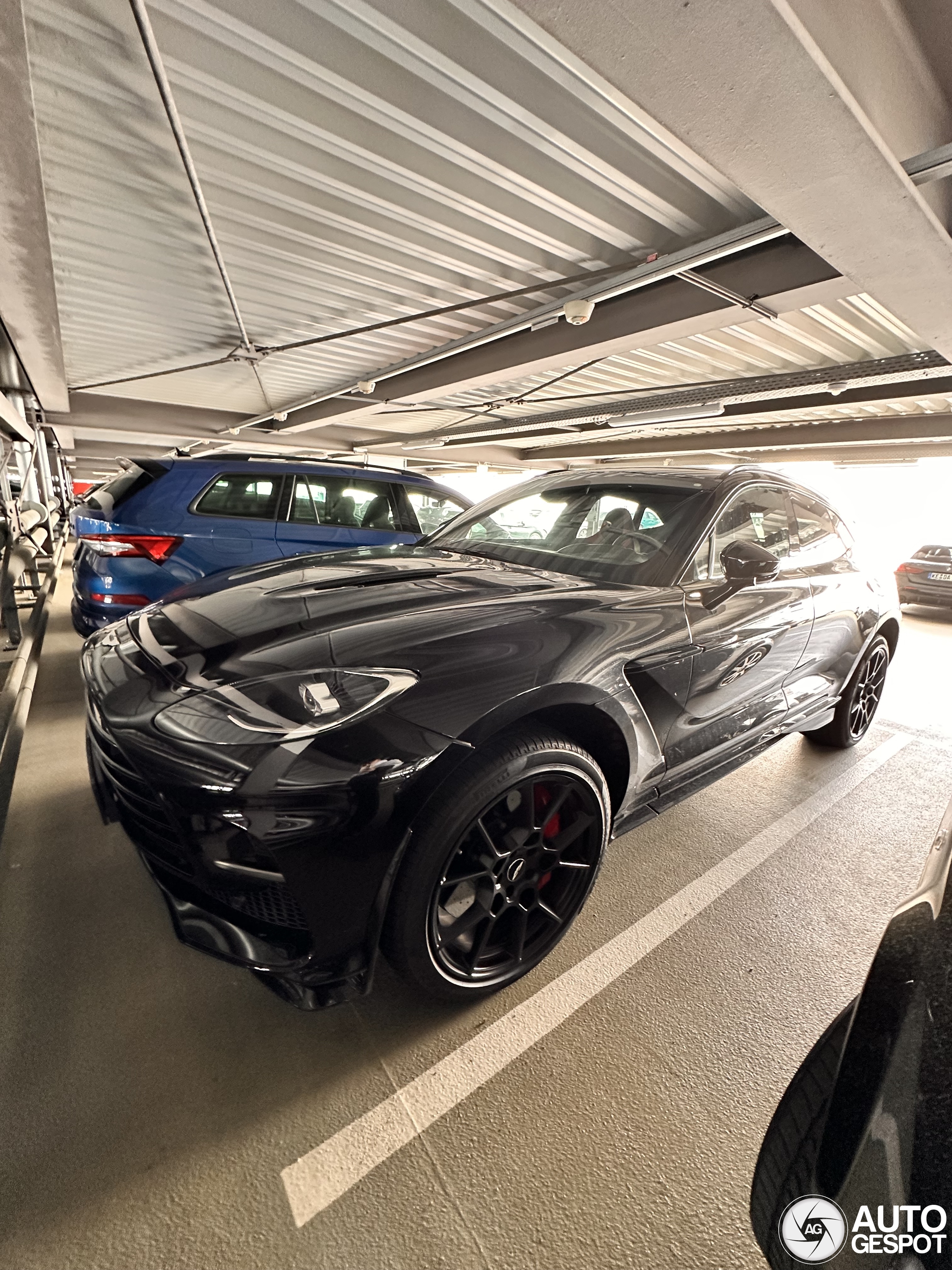 Aston Martin DBX707