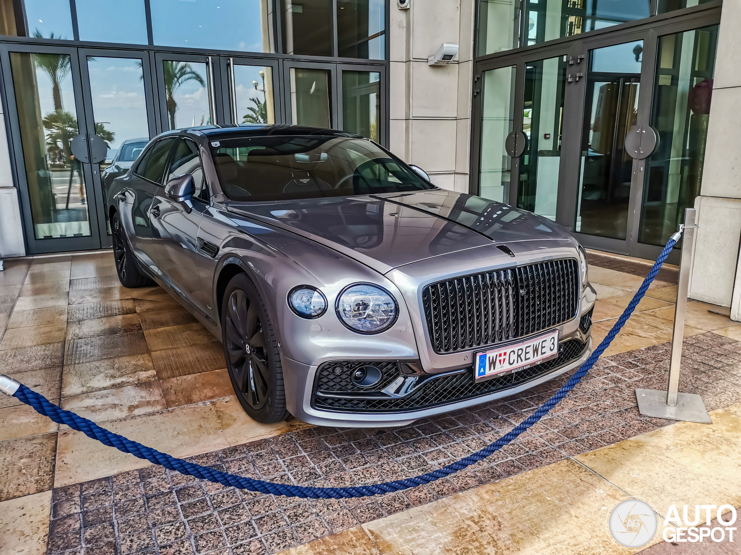 Bentley Flying Spur Hybrid