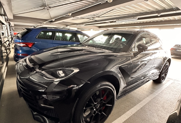 Aston Martin DBX707