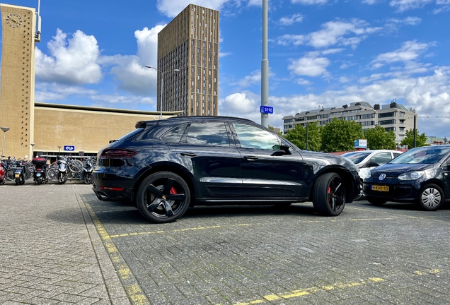 Porsche 95B Macan Turbo