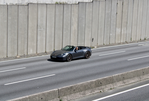 Porsche 992 Carrera 4S Cabriolet