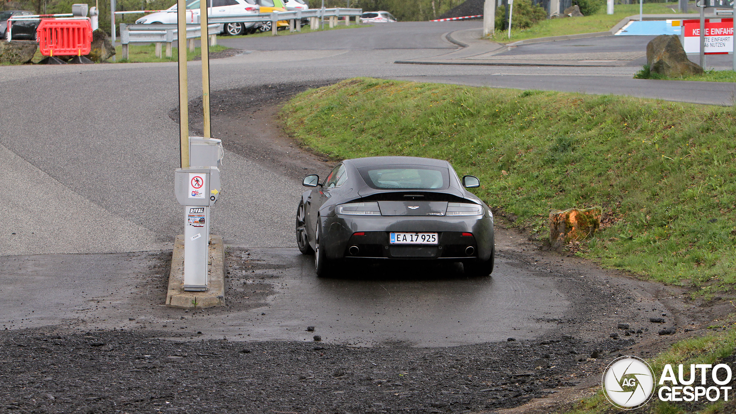 Aston Martin V8 Vantage S