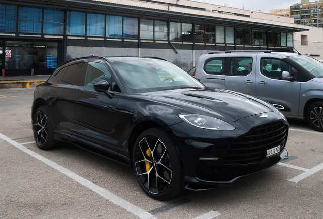 Aston Martin DBX707