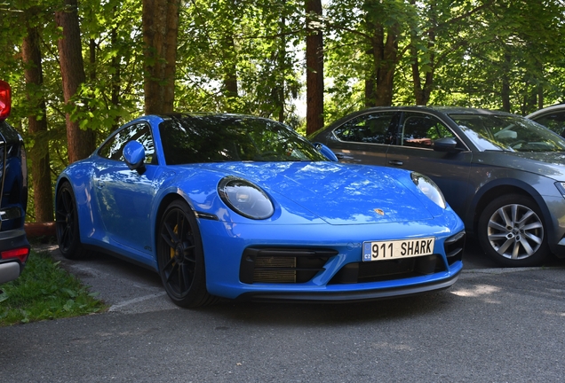 Porsche 992 Carrera 4 GTS