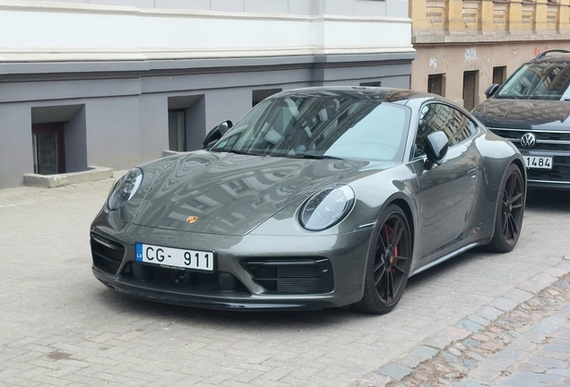 Porsche 992 Carrera 4 GTS