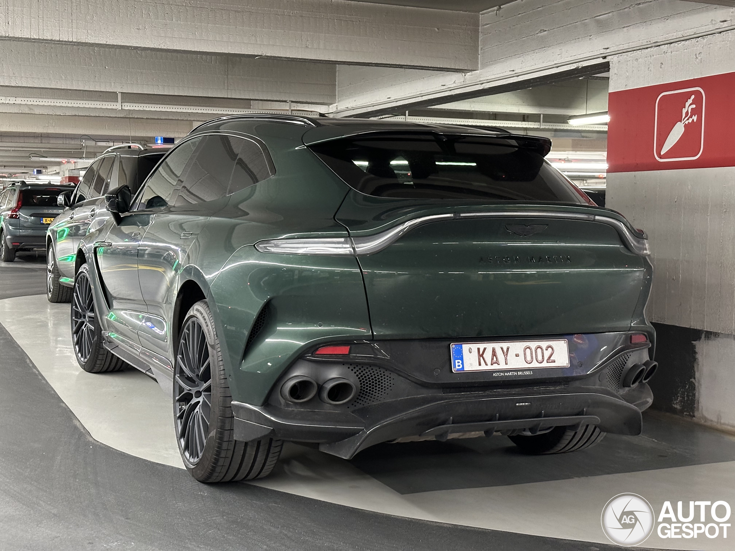 Aston Martin DBX707