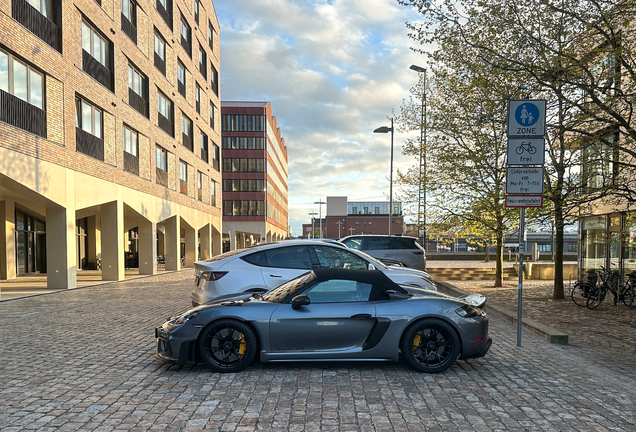 Porsche 718 Spyder RS Weissach Package