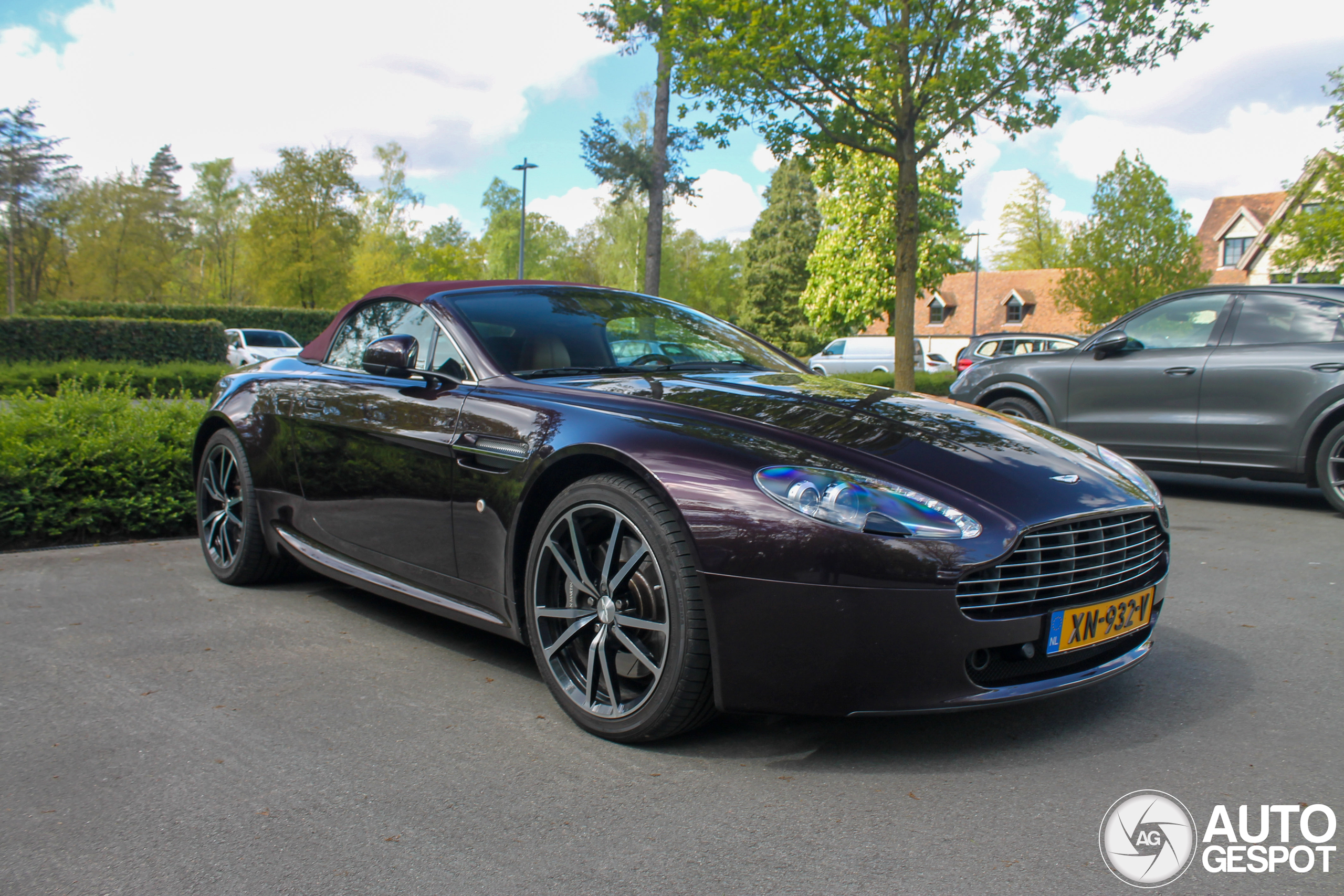 Aston Martin V8 Vantage Roadster