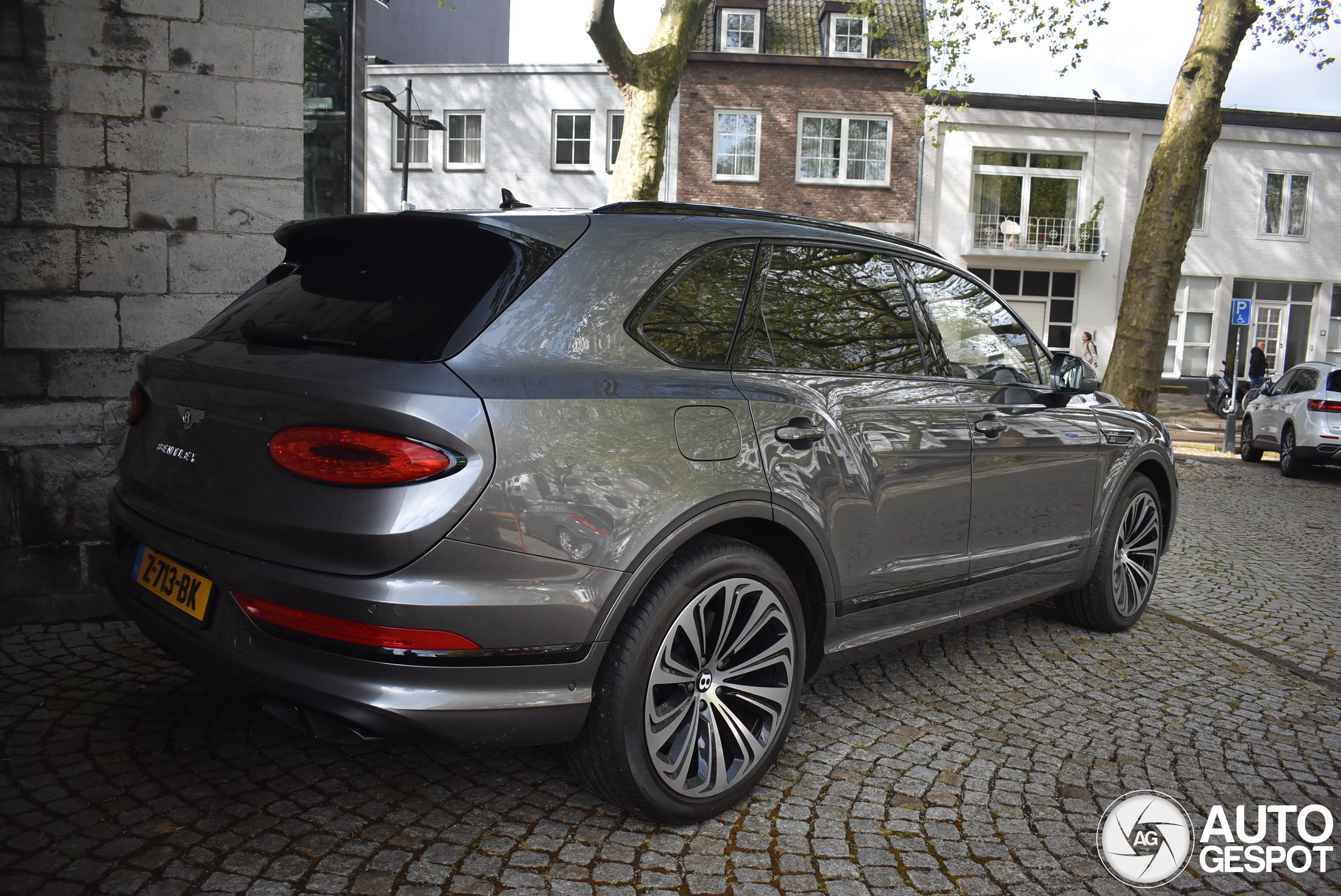 Bentley Bentayga Azure