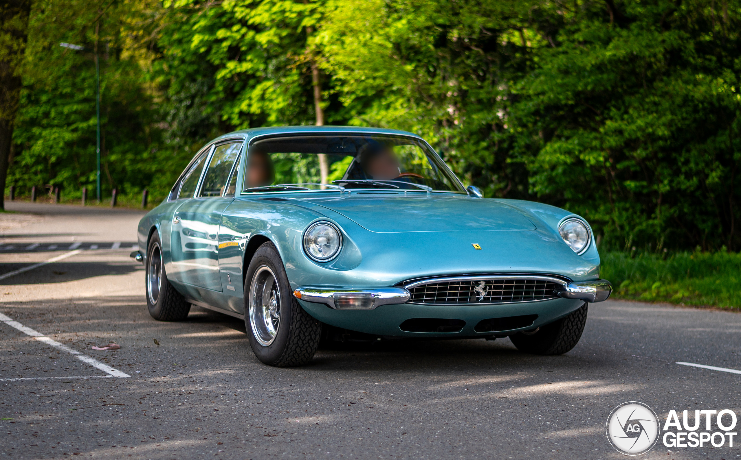 Ferrari 365 GT 2+2