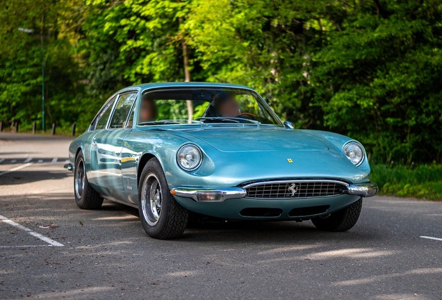 Ferrari 365 GT 2+2