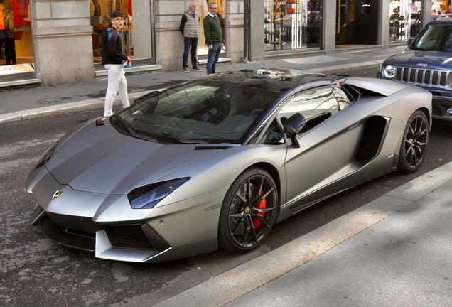 Lamborghini Aventador LP700-4 Roadster