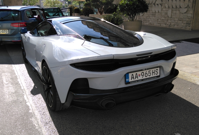 McLaren GT