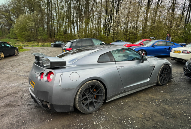 Nissan GT-R