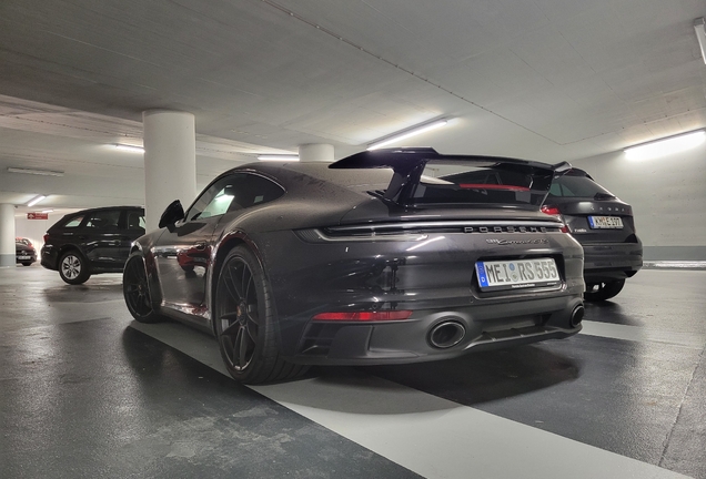 Porsche 992 Carrera 4 GTS