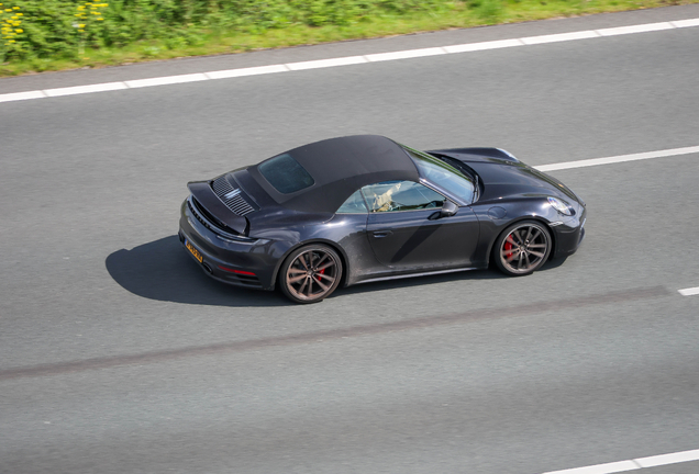 Porsche 992 Carrera 4S Cabriolet