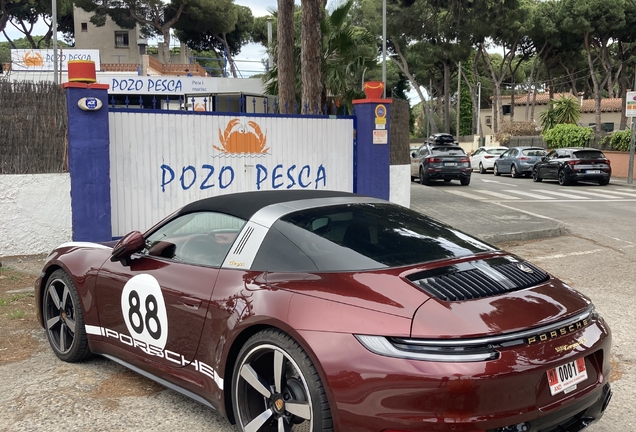 Porsche 992 Targa 4S Heritage Design Edition