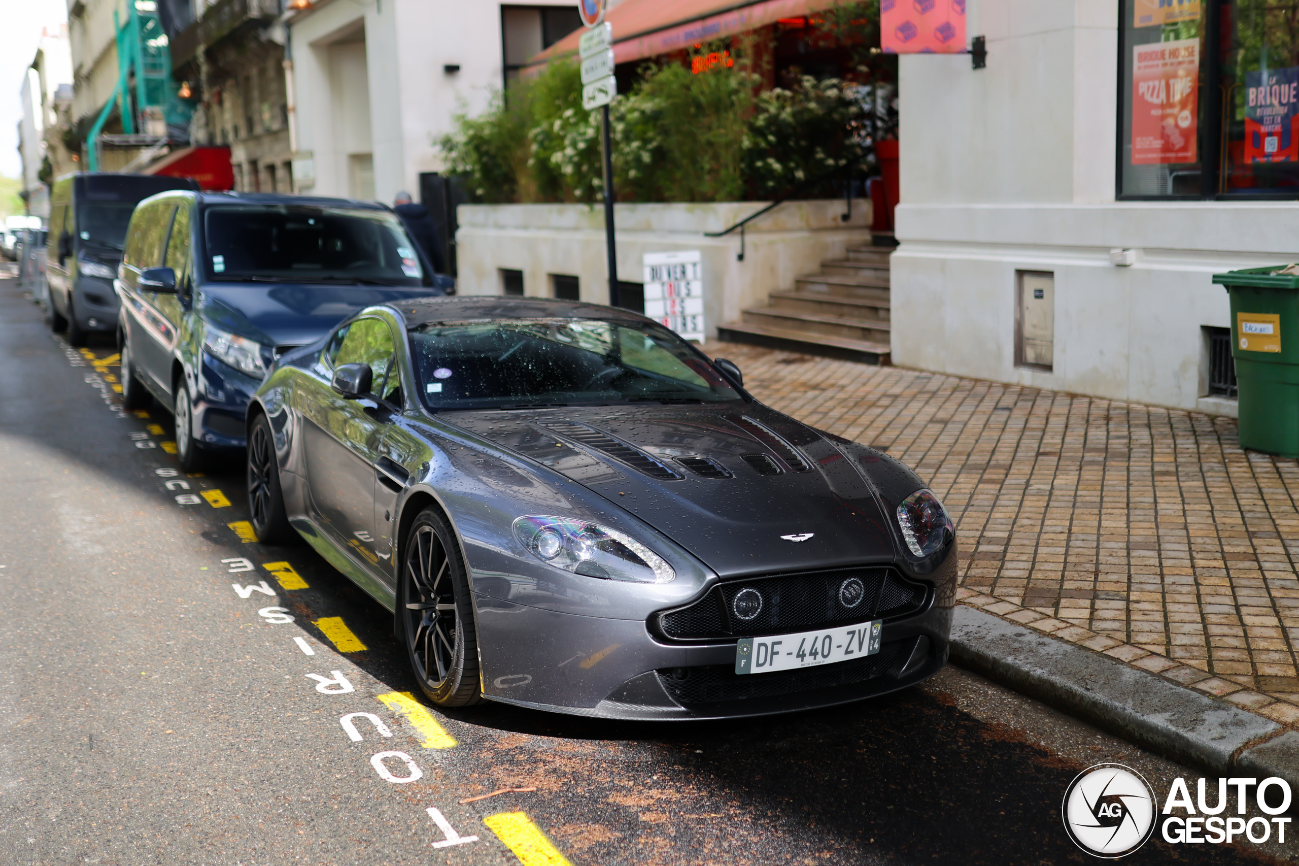 Aston Martin V12 Vantage S