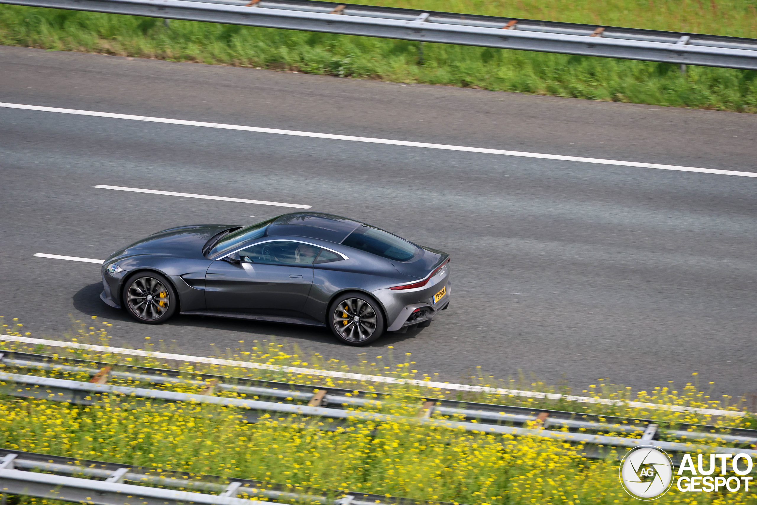 Aston Martin V8 Vantage 2018