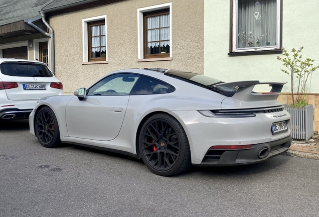 Porsche 992 Carrera 4 GTS